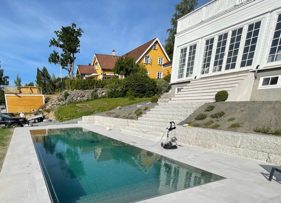 Basseng utenfor hvit hus