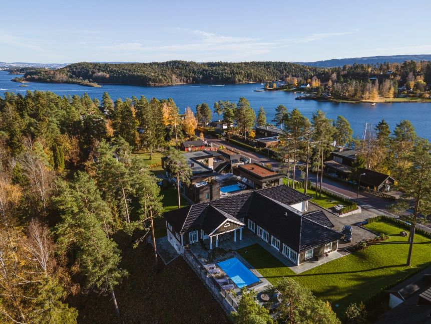 Dronefoto av basseng